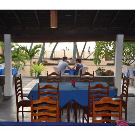 Star Beach Guest House Negombo Exteriör bild