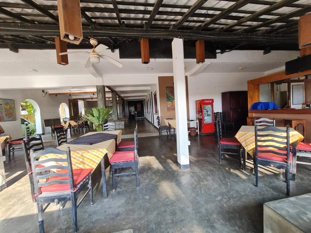 Star Beach Guest House Negombo Exteriör bild