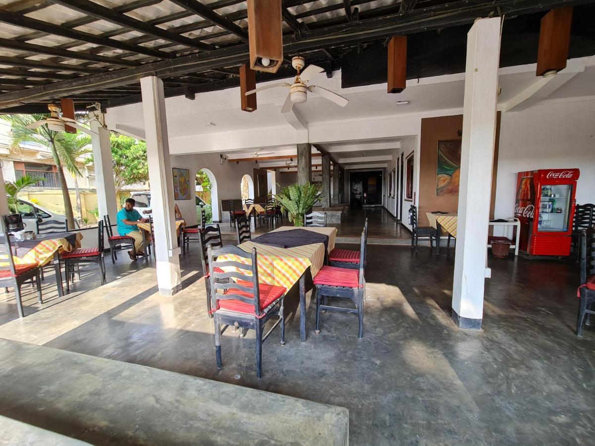 Star Beach Guest House Negombo Exteriör bild