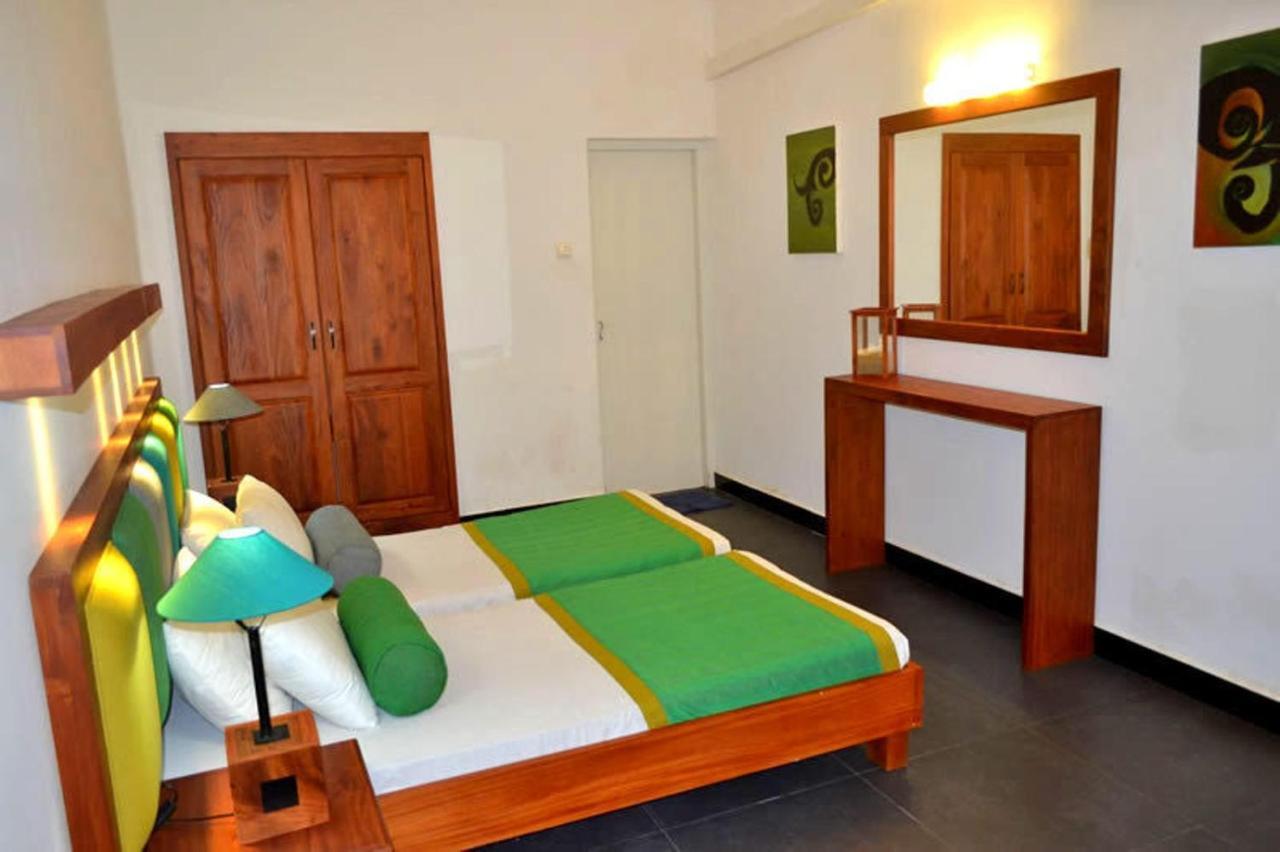 Star Beach Guest House Negombo Exteriör bild