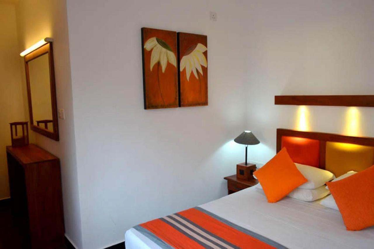 Star Beach Guest House Negombo Exteriör bild