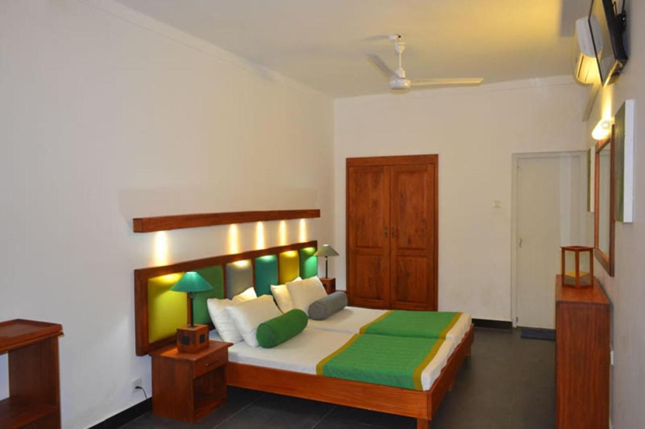 Star Beach Guest House Negombo Exteriör bild