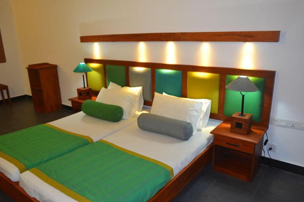 Star Beach Guest House Negombo Exteriör bild